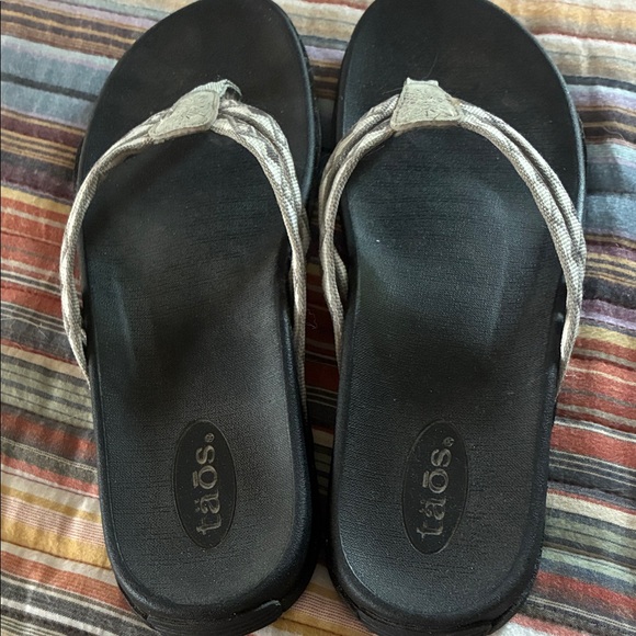Taos Footwear Black and Gray Sandals - Picture 2 of 5